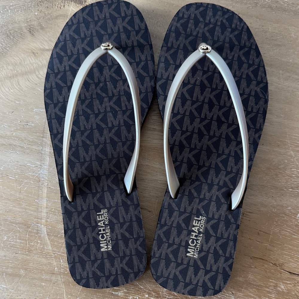 Michael Kors JINX Brown and Gold Logo Flip Flops. NWT